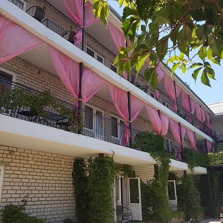 Hotel Flamingo Zaliznyy Port Bagian luar foto