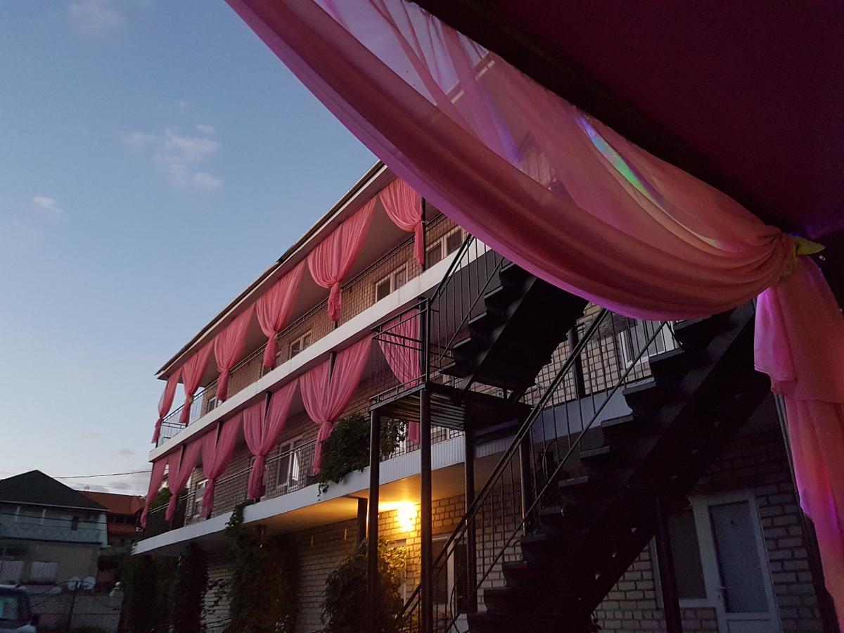 Hotel Flamingo Zaliznyy Port Bagian luar foto