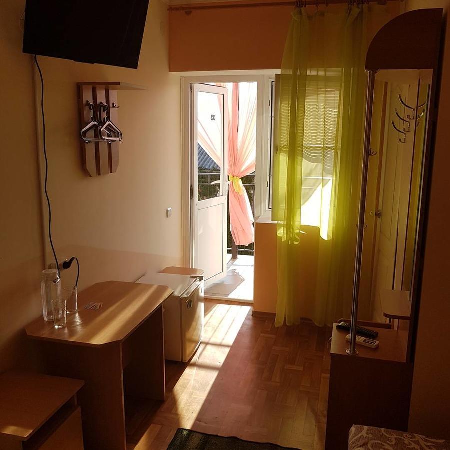 Hotel Flamingo Zaliznyy Port Bagian luar foto