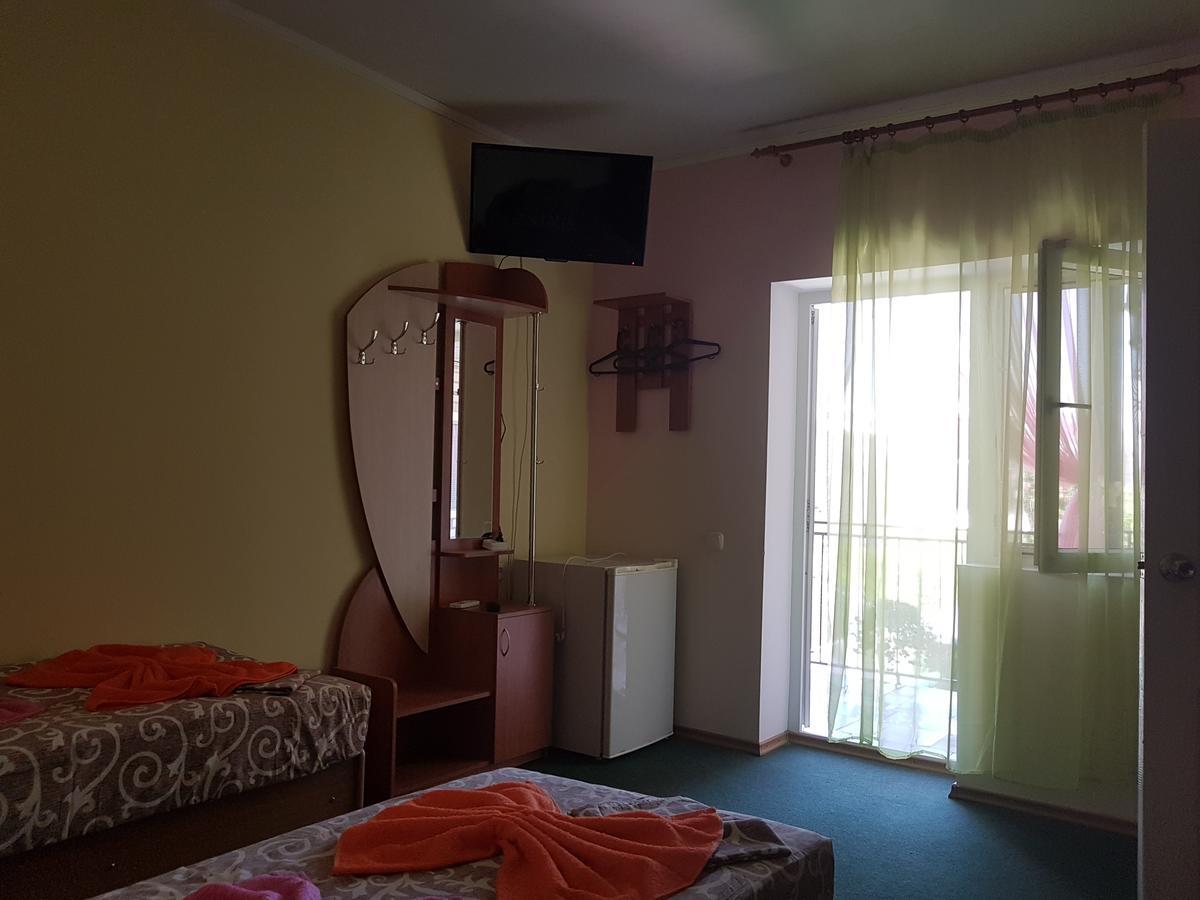 Hotel Flamingo Zaliznyy Port Bagian luar foto