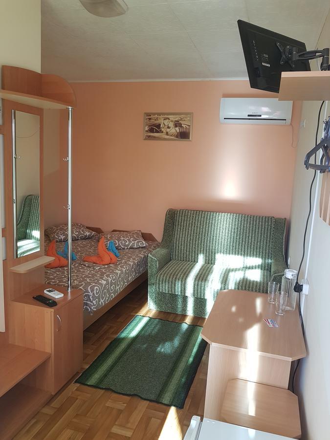 Hotel Flamingo Zaliznyy Port Bagian luar foto